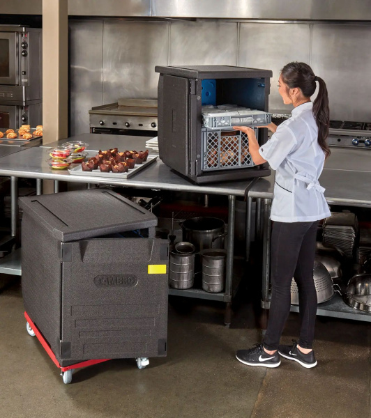 CAMBRO Termokonteineris Cam GoBox, 600x400 mm, pakraunamas iš priekio, 155L., Juodas, 770x540x(H)687mm EPP4060FNR110 | E-gastro